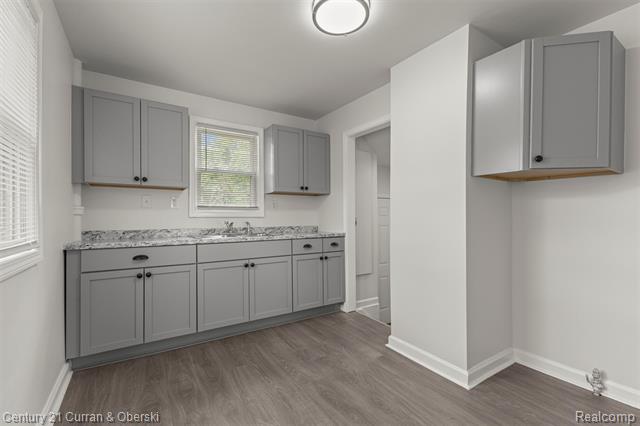 Builiding view eight for 6719 Parkland, Dearborn Heights, MI. 48127