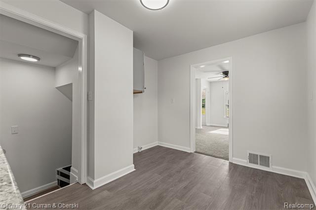 Builiding view nine for 6719 Parkland, Dearborn Heights, MI. 48127
