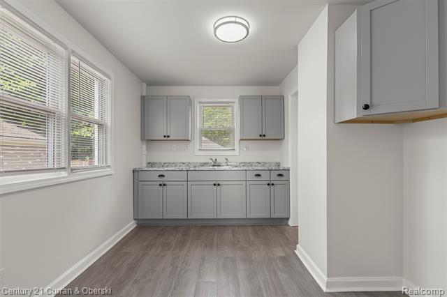 Builiding view six for 6719 Parkland, Dearborn Heights, MI. 48127