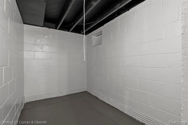 Builiding view twenty two for 6719 Parkland, Dearborn Heights, MI. 48127