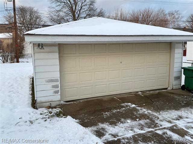 Builiding view seventeen for 28710 Bridge, Garden City, MI. 48135