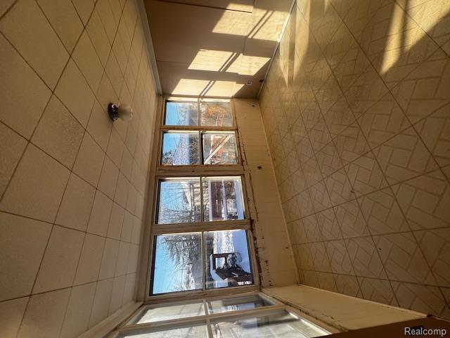 Builiding view four for 6373 Heyden, Dearborn Heights, MI. 48127