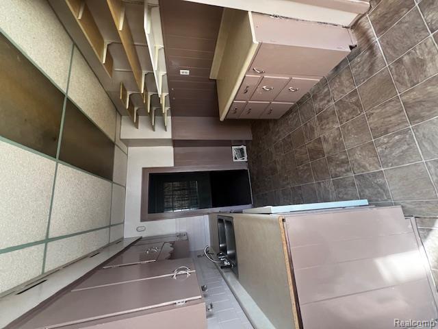 Builiding view three for 6373 Heyden, Dearborn Heights, MI. 48127