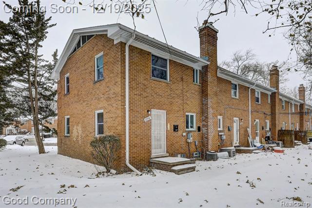 Builiding view thirty one for 6958 Town, Dearborn Heights, MI. 48127