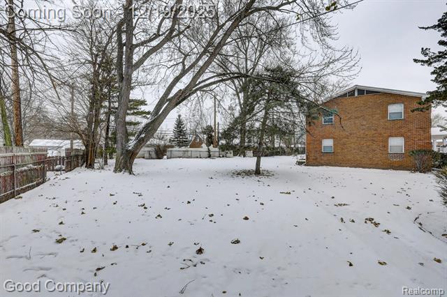 Builiding view thirty three for 6958 Town, Dearborn Heights, MI. 48127