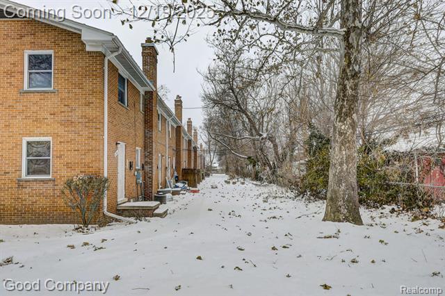 Builiding view thirty two for 6958 Town, Dearborn Heights, MI. 48127