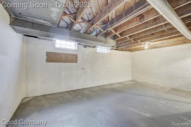 Builiding view twenty seven for 6958 Town, Dearborn Heights, MI. 48127