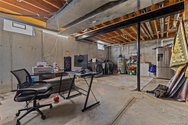 Builiding view eighteen for 6795 Heyden, Dearborn Heights, MI. 48127
