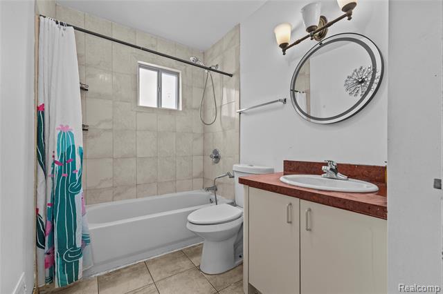Builiding view fifteen for 6795 Heyden, Dearborn Heights, MI. 48127