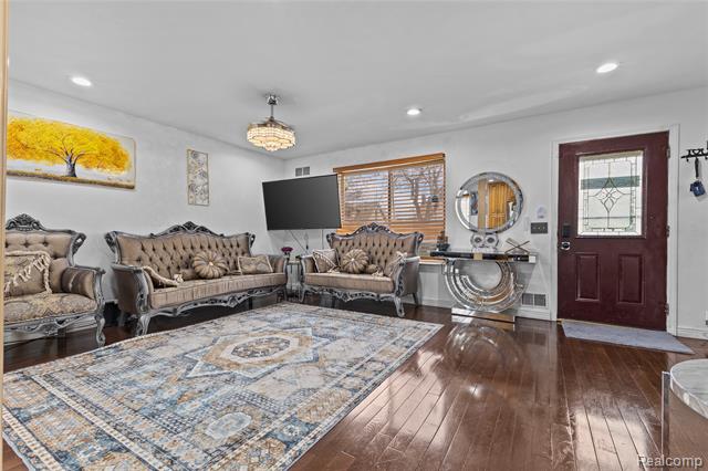 Builiding view six for 6795 Heyden, Dearborn Heights, MI. 48127