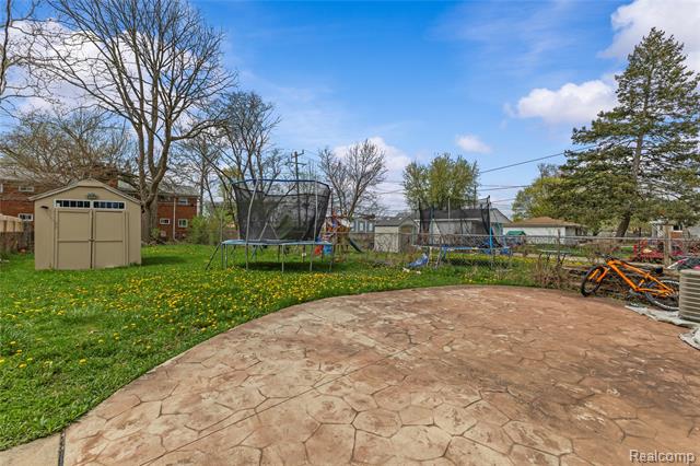 Builiding view twenty for 6795 Heyden, Dearborn Heights, MI. 48127