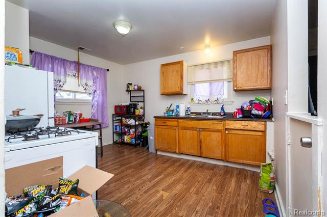 Builiding view eight for 7420 Cavell, Westland, MI. 48185