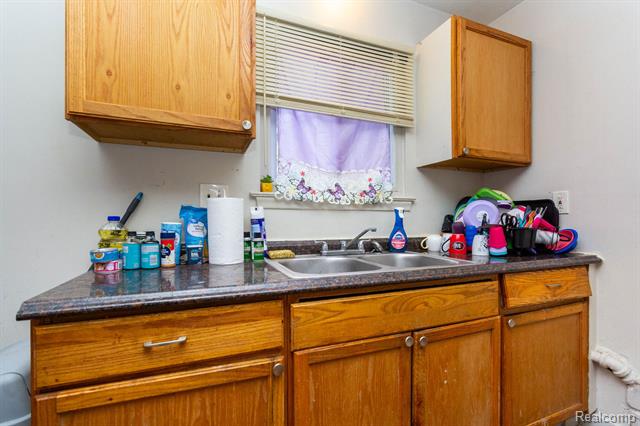 Builiding view eleven for 7420 Cavell, Westland, MI. 48185