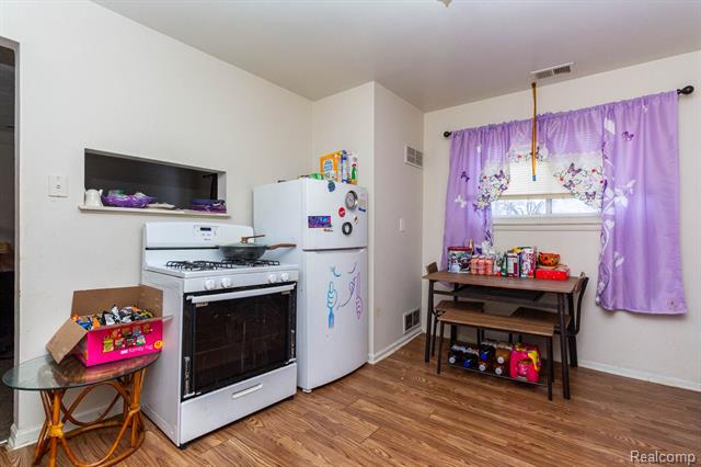 Builiding view nine for 7420 Cavell, Westland, MI. 48185