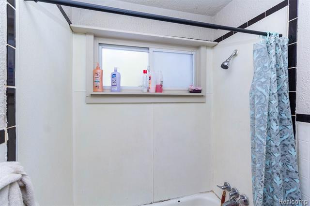 Builiding view sixteen for 7420 Cavell, Westland, MI. 48185