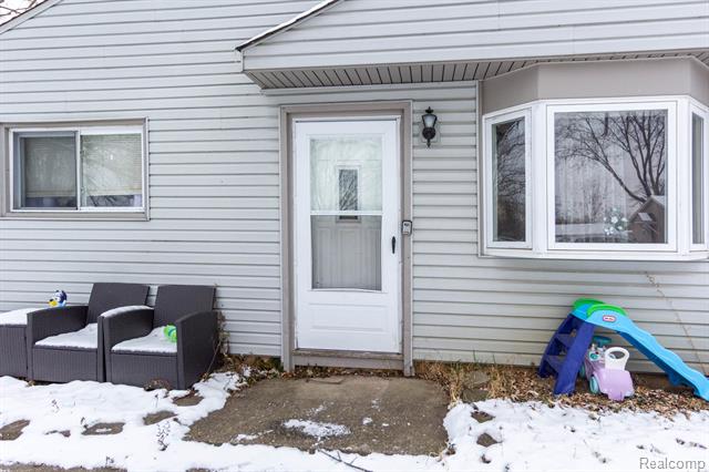 Builiding view three for 7420 Cavell, Westland, MI. 48185