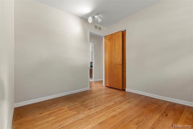 Builiding view thirteen for 27240 W Pleasant Ridge, Dearborn Heights, MI. 48127