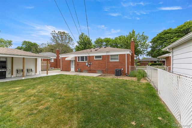 Builiding view thirty for 27240 W Pleasant Ridge, Dearborn Heights, MI. 48127
