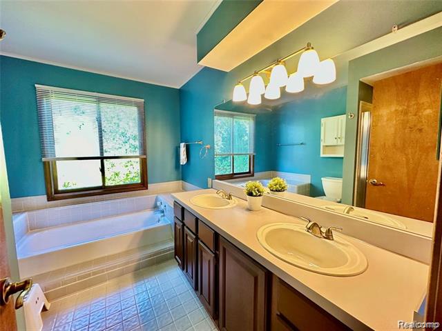 Builiding view seventeen for 24397 Venice, Novi, MI. 48374