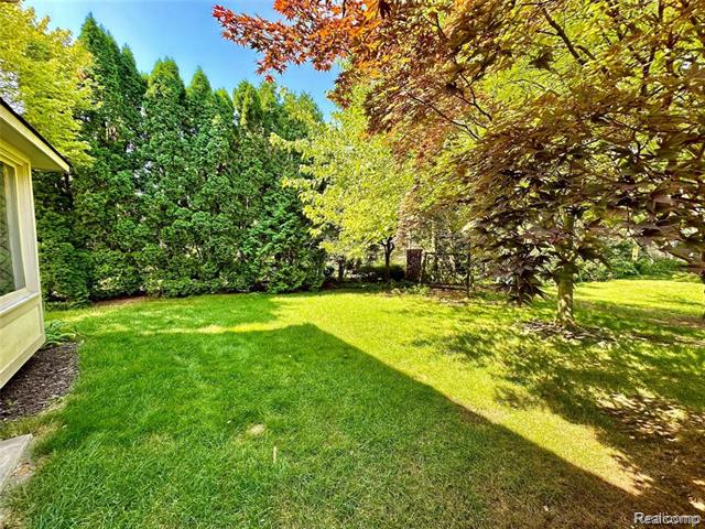 Builiding view thirty five for 24397 Venice, Novi, MI. 48374