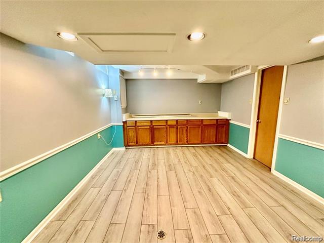 Builiding view twenty nine for 24397 Venice, Novi, MI. 48374