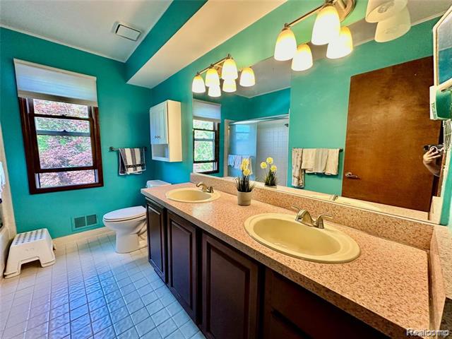 Builiding view twenty three for 24397 Venice, Novi, MI. 48374