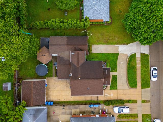 Builiding view fifty one for 7723 Hazelton, Dearborn Heights, MI. 48127