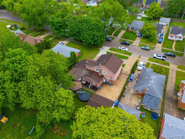 Builiding view fifty two for 7723 Hazelton, Dearborn Heights, MI. 48127