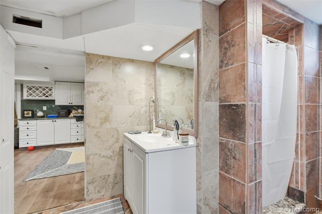 Builiding view forty one for 7723 Hazelton, Dearborn Heights, MI. 48127
