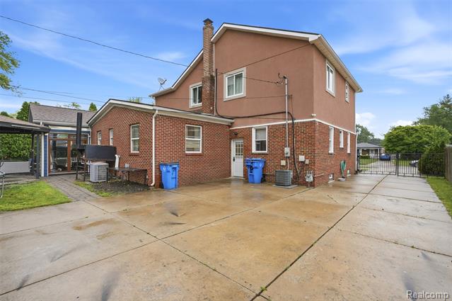 Builiding view forty three for 7723 Hazelton, Dearborn Heights, MI. 48127