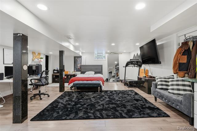 Builiding view thirty nine for 7723 Hazelton, Dearborn Heights, MI. 48127