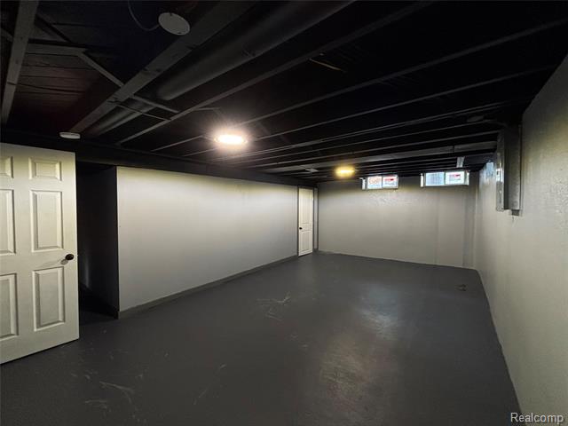 Builiding view eighteen for 7720 Amboy, Dearborn Heights, MI. 48127