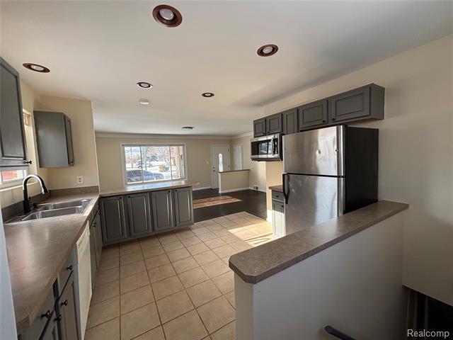 Builiding view eleven for 7720 Amboy, Dearborn Heights, MI. 48127