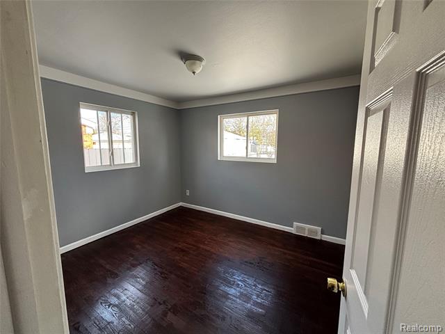 Builiding view fifteen for 7720 Amboy, Dearborn Heights, MI. 48127