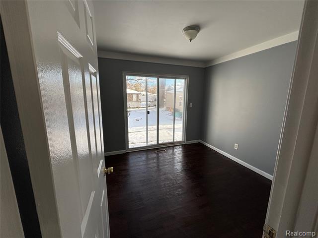 Builiding view fourteen for 7720 Amboy, Dearborn Heights, MI. 48127