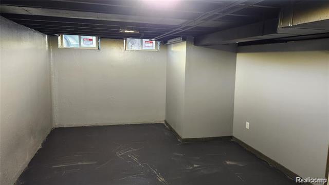 Builiding view nine for 7720 Amboy, Dearborn Heights, MI. 48127