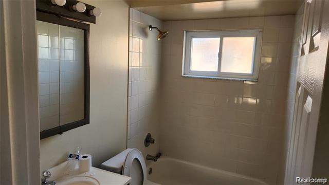 Builiding view six for 7720 Amboy, Dearborn Heights, MI. 48127