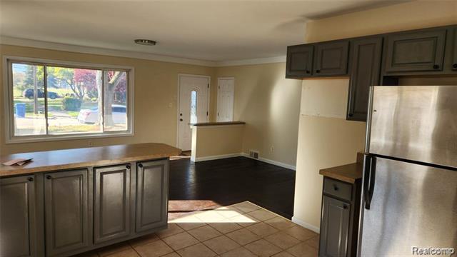 Builiding view three for 7720 Amboy, Dearborn Heights, MI. 48127