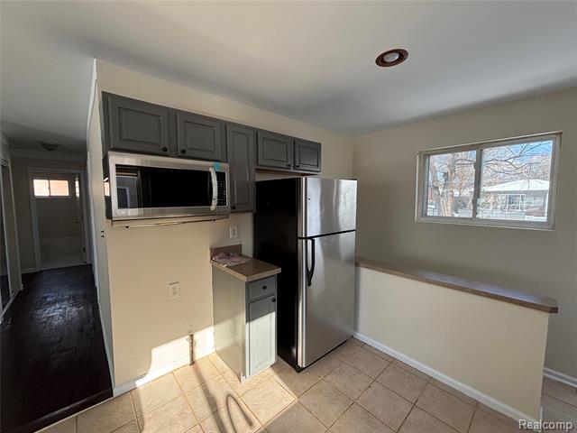 Builiding view twelve for 7720 Amboy, Dearborn Heights, MI. 48127