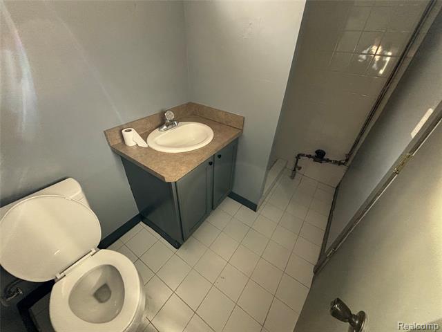 Builiding view twenty four for 7720 Amboy, Dearborn Heights, MI. 48127