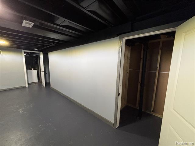 Builiding view twenty seven for 7720 Amboy, Dearborn Heights, MI. 48127