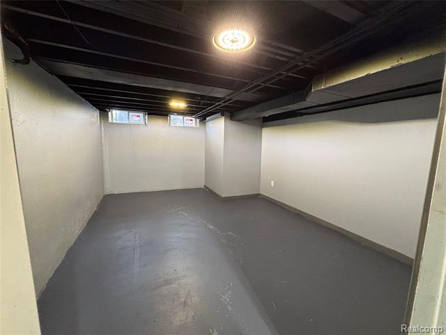 Builiding view twenty three for 7720 Amboy, Dearborn Heights, MI. 48127