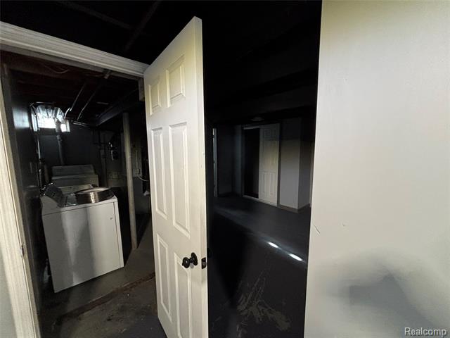 Builiding view twenty two for 7720 Amboy, Dearborn Heights, MI. 48127