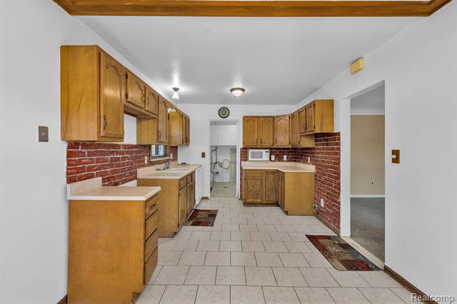 Builiding view eight for 7411 Vernon, Dearborn Heights, MI. 48127