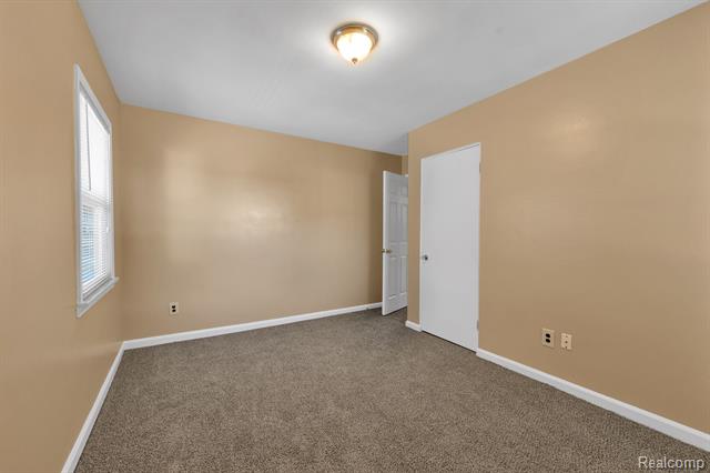 Builiding view eighteen for 7411 Vernon, Dearborn Heights, MI. 48127