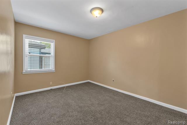 Builiding view fifteen for 7411 Vernon, Dearborn Heights, MI. 48127