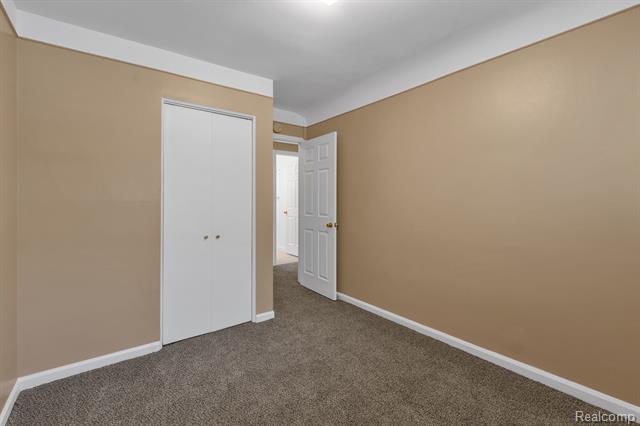 Builiding view nineteen for 7411 Vernon, Dearborn Heights, MI. 48127