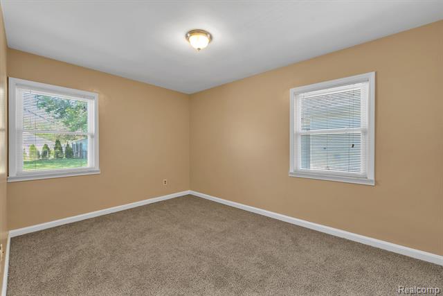 Builiding view seventeen for 7411 Vernon, Dearborn Heights, MI. 48127