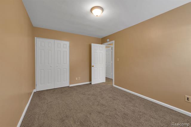 Builiding view sixteen for 7411 Vernon, Dearborn Heights, MI. 48127