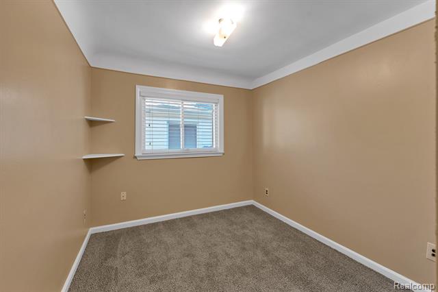 Builiding view thirteen for 7411 Vernon, Dearborn Heights, MI. 48127